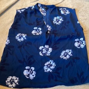 Banana republic dress shirt- EUC - small